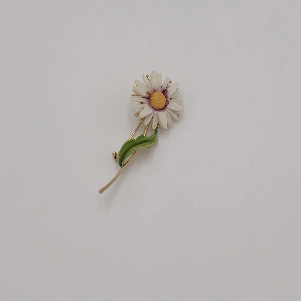 Vintage Lisner Daisy Brooch - Signed